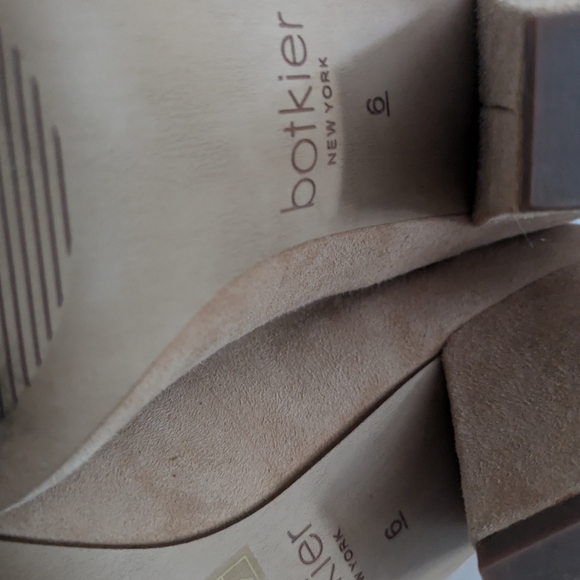 Botkier Stella Suede Pumps in Sand - Block Heel Pointed Toe Nude Heels - Picture 10 of 12